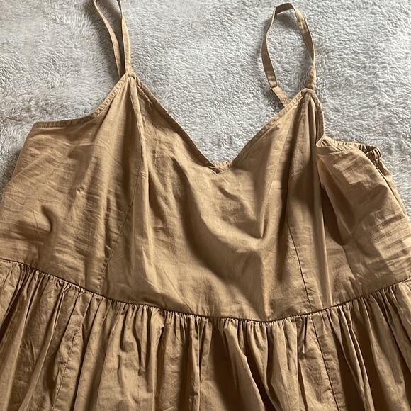 Tan Old Navy dress. Worn once - Picture 2 of 3